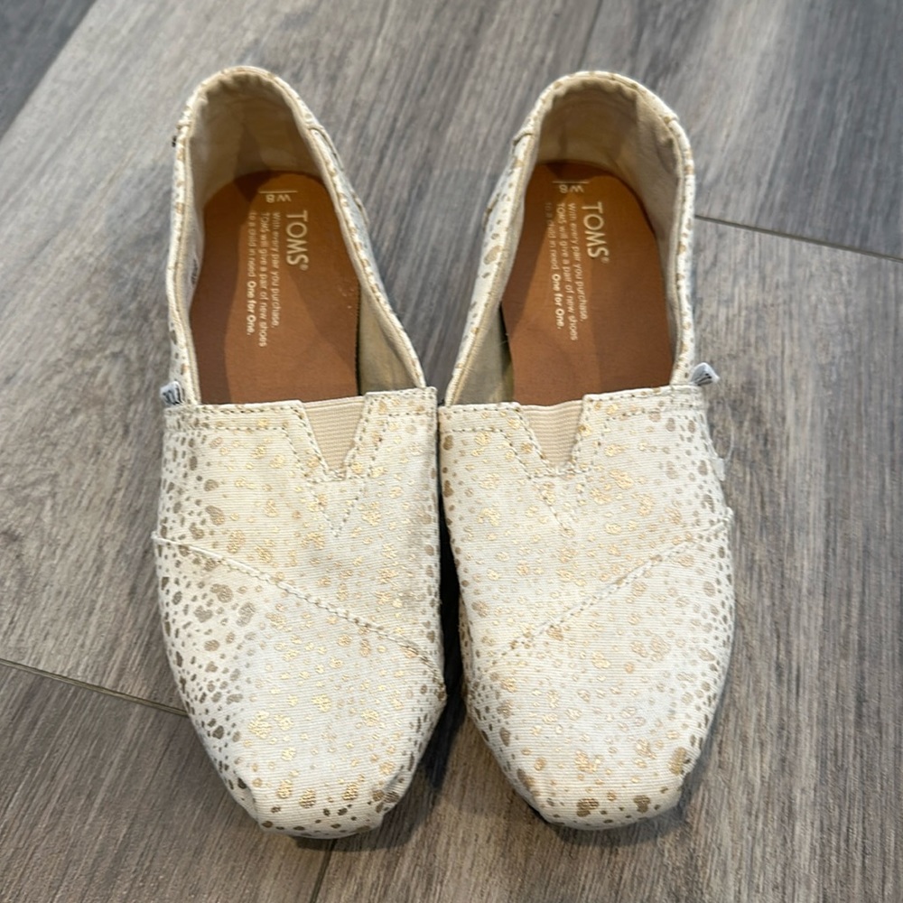 Toms Shoes